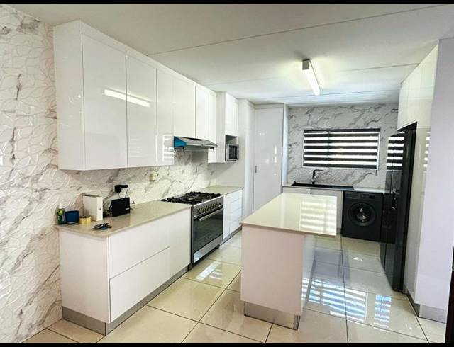 2 BEDROOM APARTMENT FOR SALE IN SUNNINGHILL